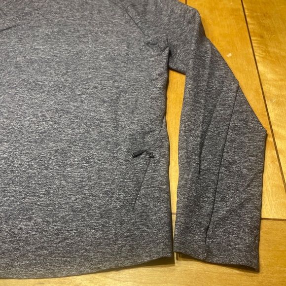 Lululemon Long Sleeve Crew Neck Performance Tee Size Medium Color Grey Soft - Picture 12 of 15